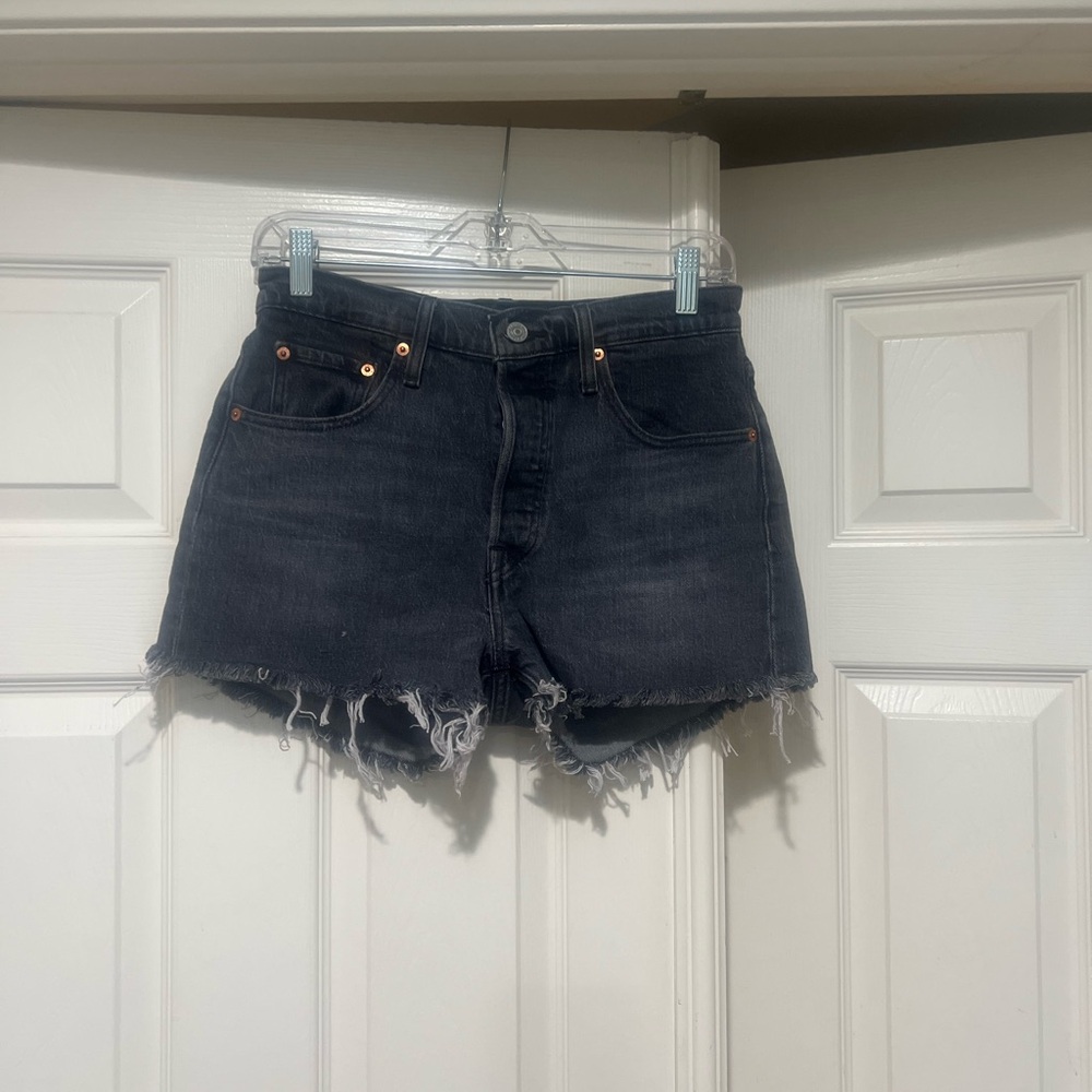 Levi's 501 Dark black wash Frayed Hem Jean Shorts size 28 Women's‎ Denim Shorts